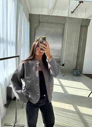 Жіноча куртка бомбер з баранчика