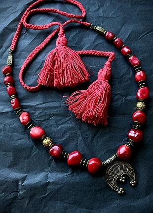 Намисто ручної роботи з натурального коралу і лунницею