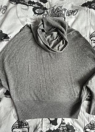 Тонкий вовняний з коміром светр