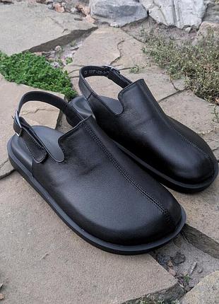 Клогі шкіряні чорні жіночі