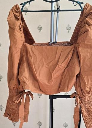 Топ с объемными рукавами