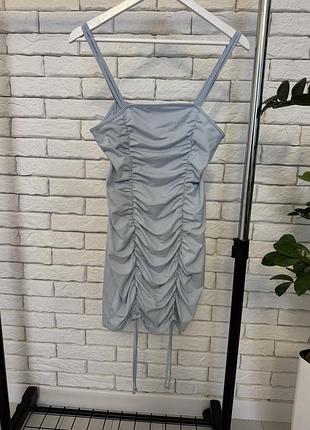 Трикотажна блакитна сукня облягаюча літня з шнурочками