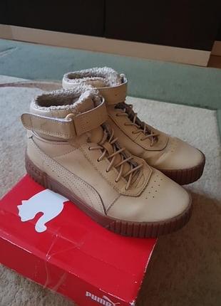 Продам хайтопы утепленные 
кроссовки puma carina 2.0 mid wtr женские
в красивом состоянии размер 37 (на ножку 23,5)
