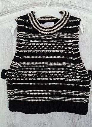 Вязаный жилет безрукавка