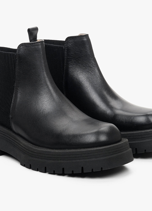 Ботинки черные демисезонные estro 40р.