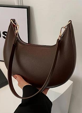 Стильна чорна сумка-півмісяць (хобо) з оригінальним дизайном