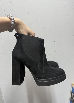 Чоботи на підборах