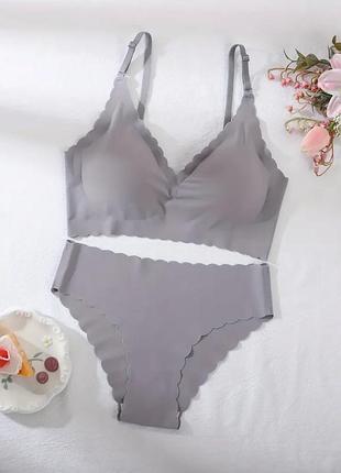 Безшовний комплект жіночої нижньої білизни топ бюстгальтер та трусики