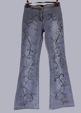 Джинсы с вышивкой клеш стрейчевые