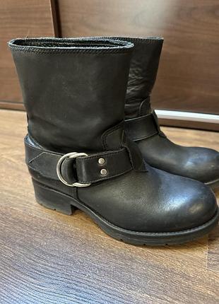 Дуже стильні та гарної якості чоботи