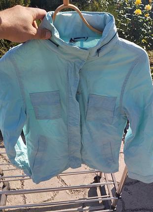 Жіноча осіння вітровка