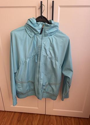 Жіноча вітровка