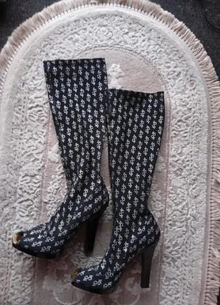 Стильные сапоги с открытым носком