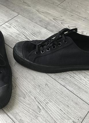 Дуже якісні базові чорні кеди novesta