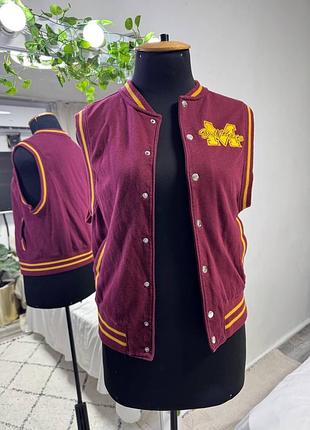 Бордова жилетка, с стилі амереканської форми