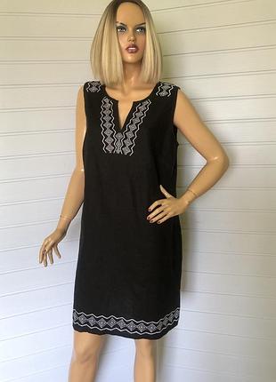 Льняна вишита сукня