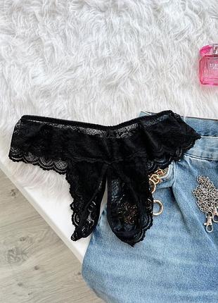 Черные кружевные трусы с открытым доступом