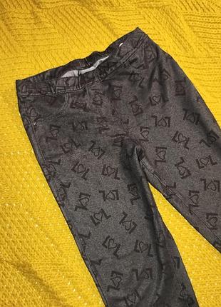 Женские черные лосины с принтом.
