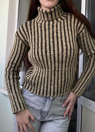 Вʼязаний теплий жіночий светр в смужку з горлом з коміром