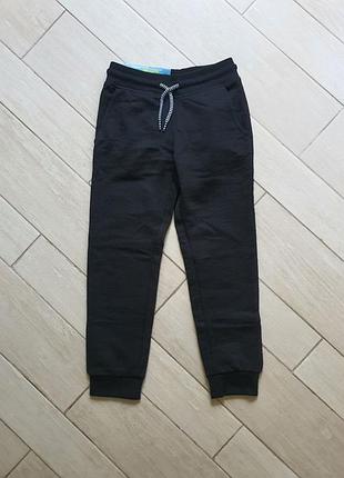 👖310грн👖134/140см
pepperts не утепленные спортивные штаны.