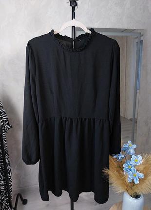 Дуже гарна сукня с рюшами