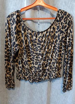 Укороченная вискозная блуза.