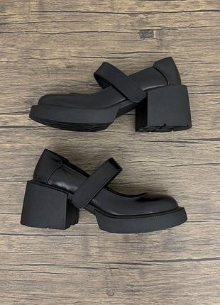 В наявності та під замовлення туфлі на зручній застібці натур шкіра чорні 35-41р