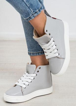 Женские высокие кеды из натуральной лакированной кожи серого цвета, деми/зима, 36-41, ankle