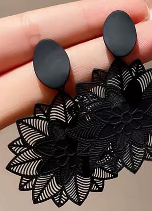 Серьги стильные, черные,