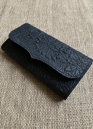 Гаманець шкіряний чорний жіночий з тисненням