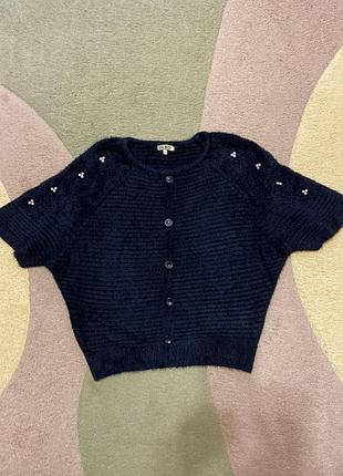 Чудова безрукавка травка.