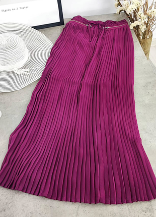 Плісерована спідниця красивого фіолетового кольору