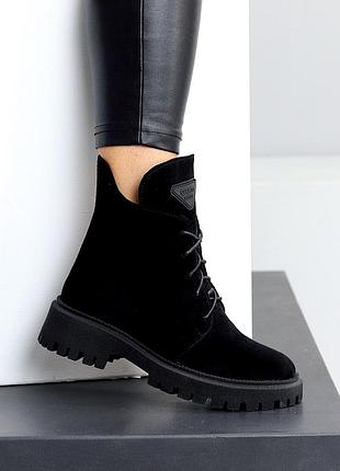 Демисезонные женские замшевые ботинки черные 22494