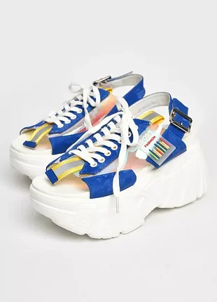 Жіночі босоніжки синього кольору на платформі