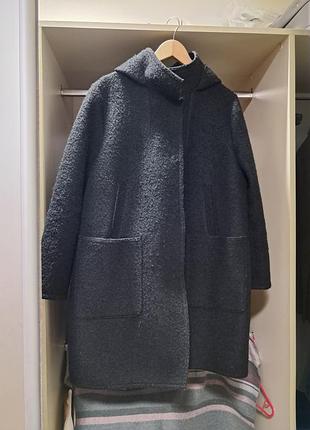 Пальто из шерсти. черное с капюшоном. размер 48-50