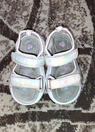 Босоніжки для дівчинки!розмір 24.устілка 14,5см.