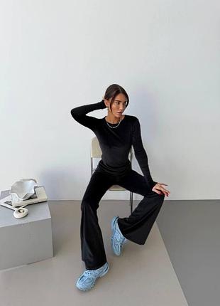 Жіночий повсякденний спортивний костюм двійка штани кльош та кофта тканина велюр плюш приємний на дотик, мʼякий і еластичний