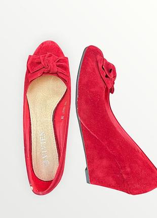 Жіночі туфлі на танкетці з бантом