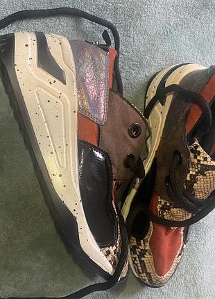 Кросівки жіночі 38р