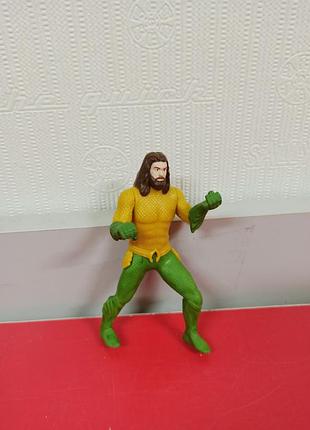 Фигурка аквамена из комиксов dc от burger king
