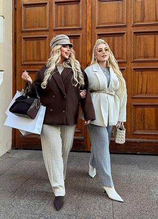 Женское пальто-жакет больших размеров коричневый, молочный