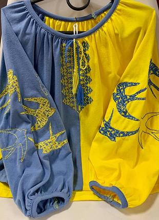 Желто-голубая вышиванка для девочки с ласточками трикотаж