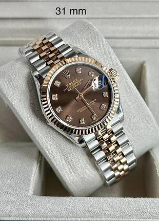 Часы наручные круглые серебристые коричневые камнями фианитами золотистые