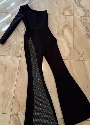 Комбез сідає ідеально по фігурі