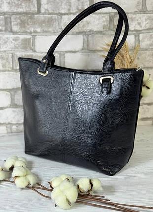 Черная сумка трапеция с цветной подкладкой