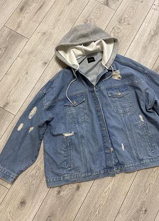 Джинсова куртка boohoo з капюшоном