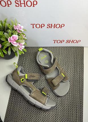 Оригінальні  босоніжки сандалі на липучці clarks