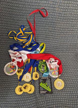 Медали награды бег танца