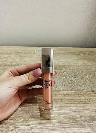 Make up factory vinyl lip gloss блиск для губ 03 electric nude блиск для губ вініловий