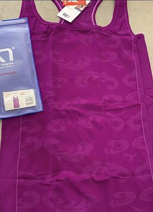 Спортивна жіноча майка